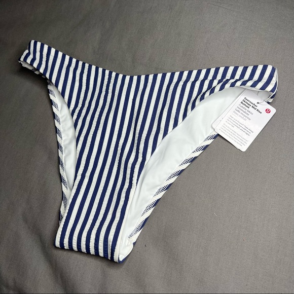 Lululemon Seersucker Skimpy Mid Rise Bottom NWT Size XL (Stripped White Blue) - Picture 2 of 11
